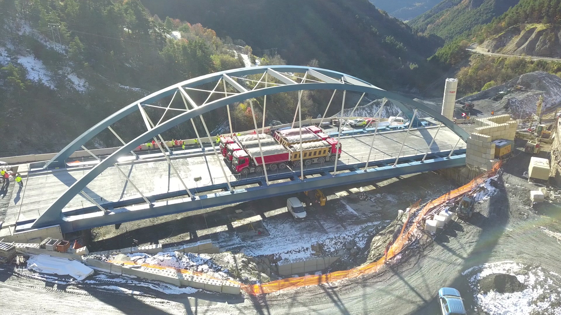 Il ponte e il paesaggio del Colle di Tenda, ripresa aerea dall’archivio di progetto
